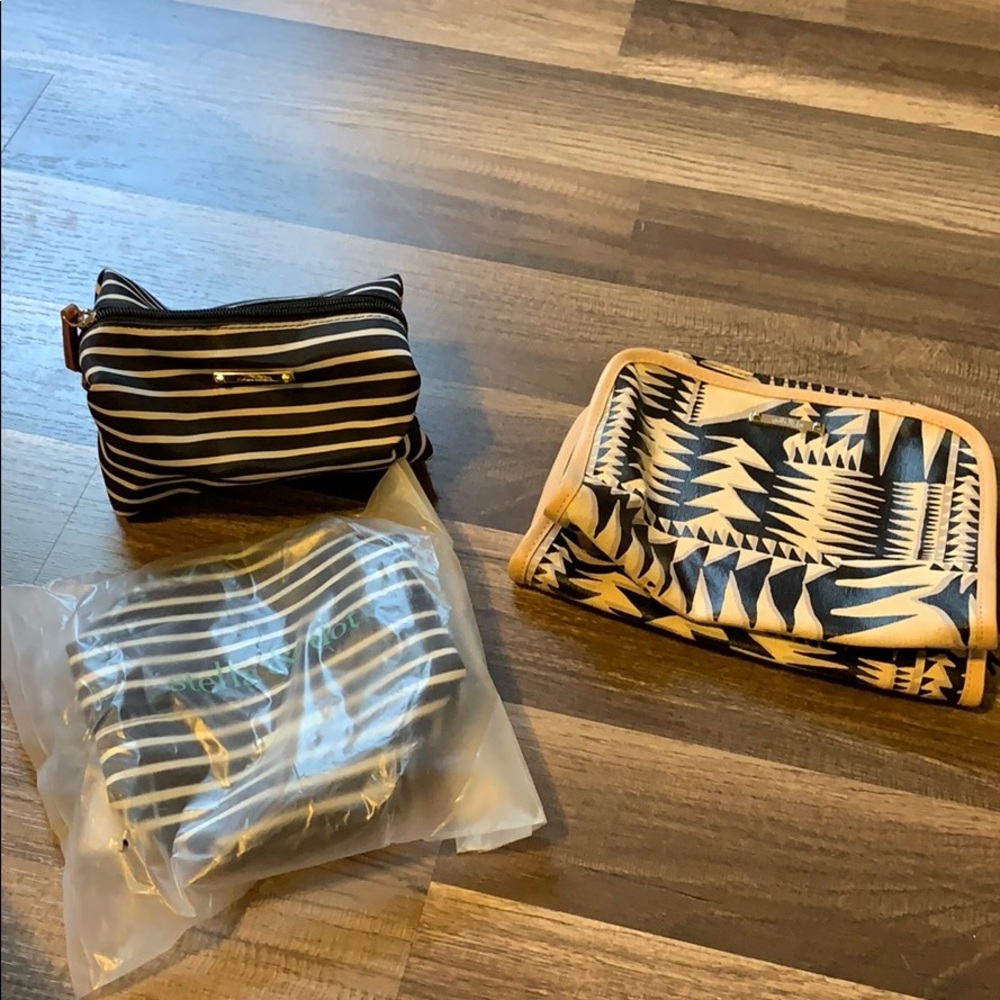 2 Stella & Dot poufs black/white, 1 Cosmetic bag